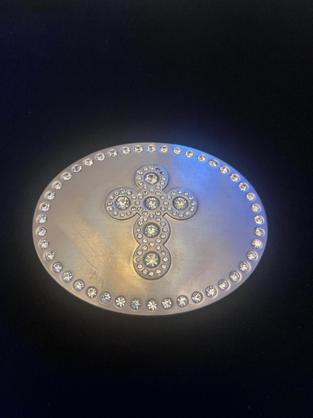 Montana Silversmiths oval belt buckle with Cross